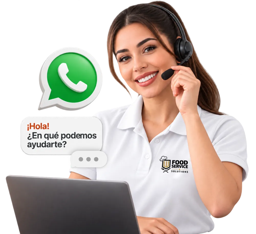 Asesora de LU Food atendiendo por WhatsApp